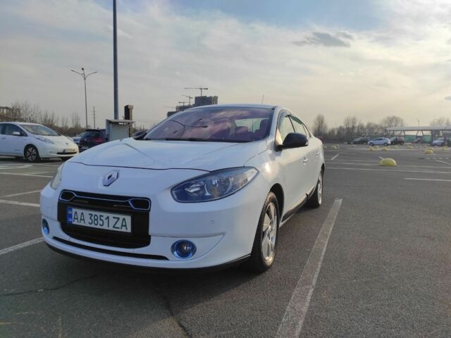 Белый Рено Флюенс, объемом двигателя 0 л и пробегом 110 тыс. км за 4300 $, фото 1 на Automoto.ua