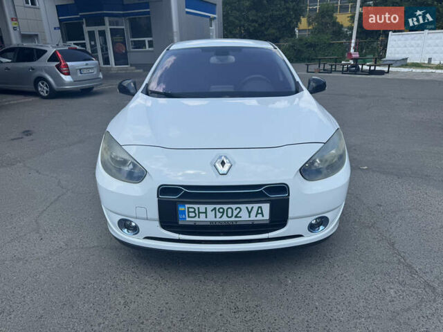 Білий Рено Флюенс, об'ємом двигуна 0 л та пробігом 150 тис. км за 4900 $, фото 1 на Automoto.ua