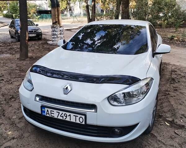 Білий Рено Флюенс, об'ємом двигуна 1.6 л та пробігом 167 тис. км за 6000 $, фото 1 на Automoto.ua