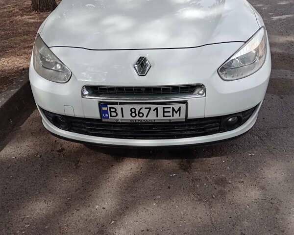Белый Рено Флюенс, объемом двигателя 1.6 л и пробегом 205 тыс. км за 6200 $, фото 1 на Automoto.ua