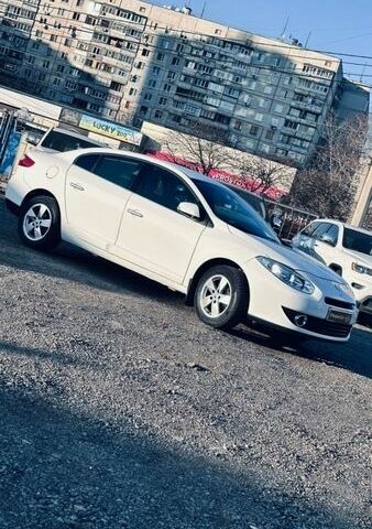 Білий Рено Флюенс, об'ємом двигуна 2 л та пробігом 189 тис. км за 7100 $, фото 1 на Automoto.ua