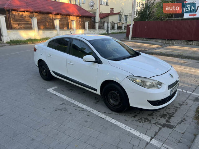 Білий Рено Флюенс, об'ємом двигуна 1.5 л та пробігом 389 тис. км за 3999 $, фото 1 на Automoto.ua