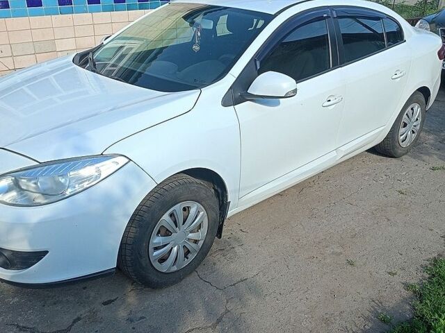 Білий Рено Флюенс, об'ємом двигуна 1.6 л та пробігом 315 тис. км за 5000 $, фото 1 на Automoto.ua