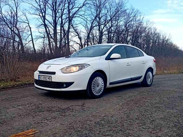 Белый Рено Флюенс, объемом двигателя 1.5 л и пробегом 28000 тыс. км за 5999 $, фото 1 на Automoto.ua