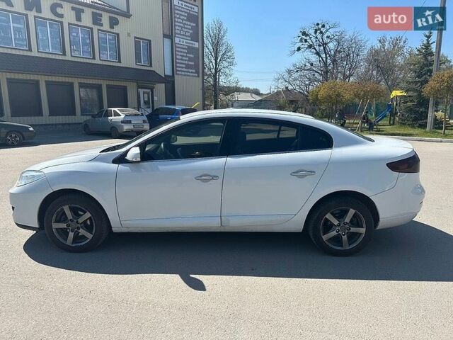 Белый Рено Флюенс, объемом двигателя 1.46 л и пробегом 286 тыс. км за 5600 $, фото 1 на Automoto.ua