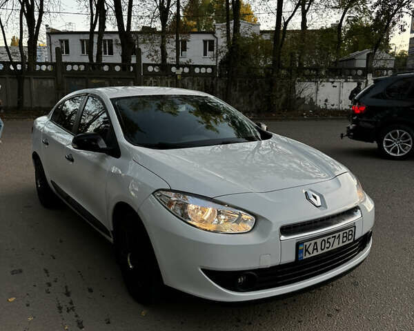 Белый Рено Флюенс, объемом двигателя 1.46 л и пробегом 98 тыс. км за 7500 $, фото 1 на Automoto.ua