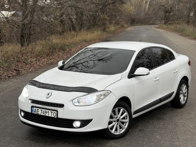 Белый Рено Флюенс, объемом двигателя 1.6 л и пробегом 170 тыс. км за 5800 $, фото 1 на Automoto.ua