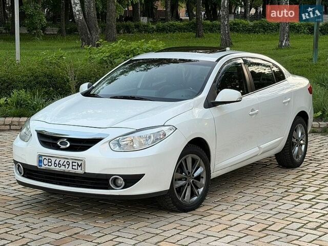 Белый Рено Флюенс, объемом двигателя 1.6 л и пробегом 247 тыс. км за 5200 $, фото 1 на Automoto.ua