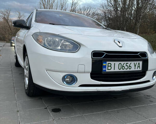 Белый Рено Флюенс, объемом двигателя 0 л и пробегом 111 тыс. км за 11500 $, фото 1 на Automoto.ua