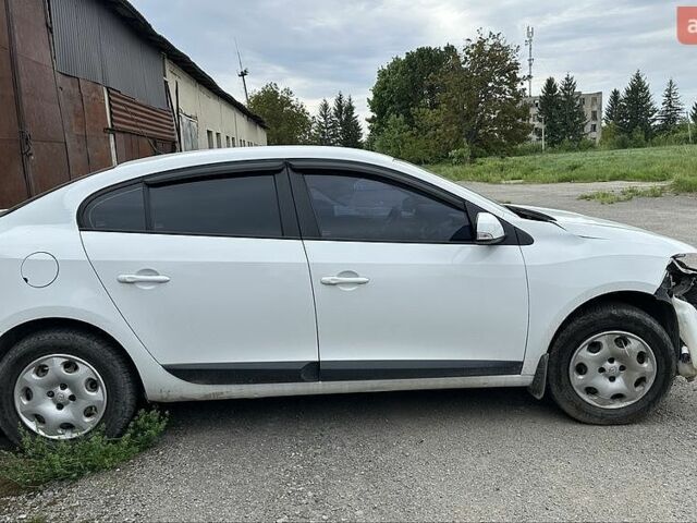 Белый Рено Флюенс, объемом двигателя 1.6 л и пробегом 140 тыс. км за 4000 $, фото 1 на Automoto.ua