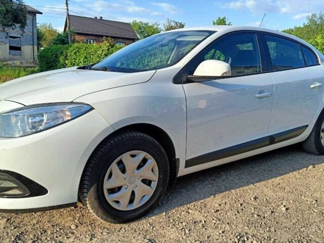 Білий Рено Флюенс, об'ємом двигуна 1.5 л та пробігом 120 тис. км за 8650 $, фото 1 на Automoto.ua