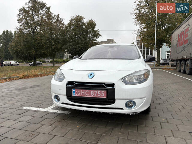 Белый Рено Флюенс, объемом двигателя 0 л и пробегом 138 тыс. км за 3300 $, фото 1 на Automoto.ua