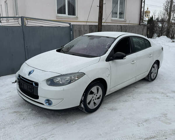 Білий Рено Флюенс, об'ємом двигуна 0 л та пробігом 47 тис. км за 2700 $, фото 1 на Automoto.ua