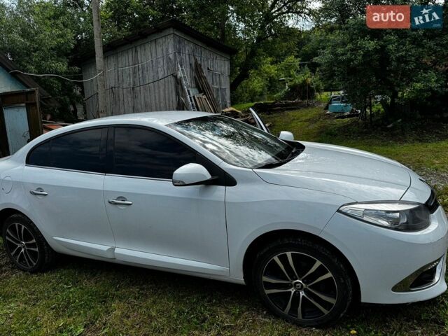 Белый Рено Флюенс, объемом двигателя 1.46 л и пробегом 239 тыс. км за 7500 $, фото 1 на Automoto.ua