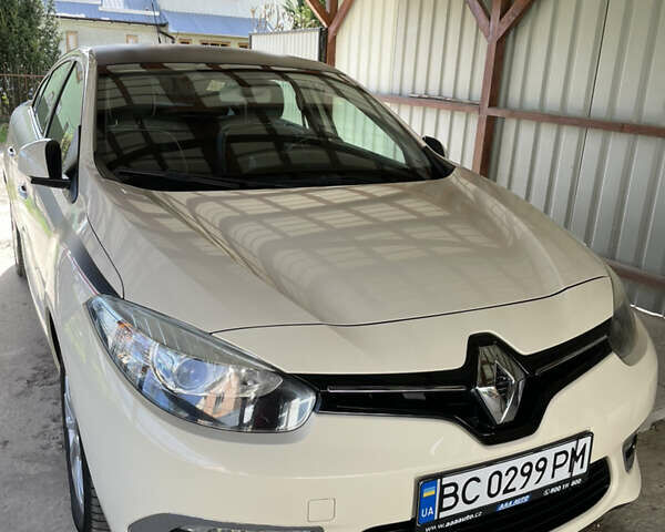 Белый Рено Флюенс, объемом двигателя 1.6 л и пробегом 160 тыс. км за 9900 $, фото 1 на Automoto.ua