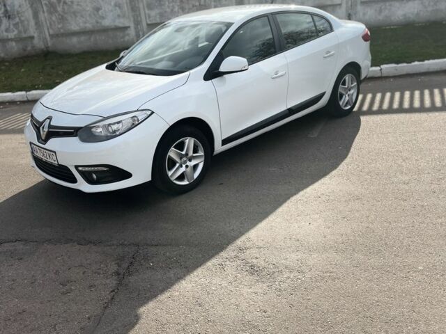 Рено Флюенс 2015 в Буче на Automoto.ua Белый Рено Флюенс, объемом двигателя 1.6 л и пробегом 215 тыс. км за 7500 $, фото 1 на Automoto.ua