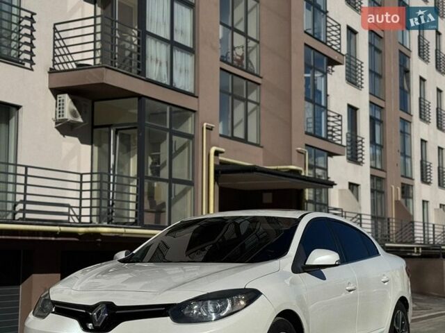 Белый Рено Флюенс, объемом двигателя 2 л и пробегом 220 тыс. км за 8600 $, фото 1 на Automoto.ua