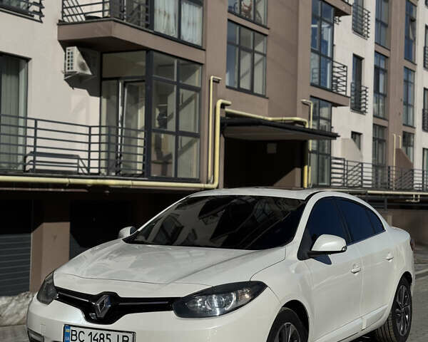 Білий Рено Флюенс, об'ємом двигуна 2 л та пробігом 217 тис. км за 8500 $, фото 1 на Automoto.ua