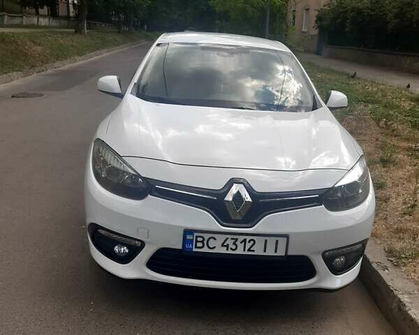 Белый Рено Флюенс, объемом двигателя 1.6 л и пробегом 111 тыс. км за 9500 $, фото 1 на Automoto.ua