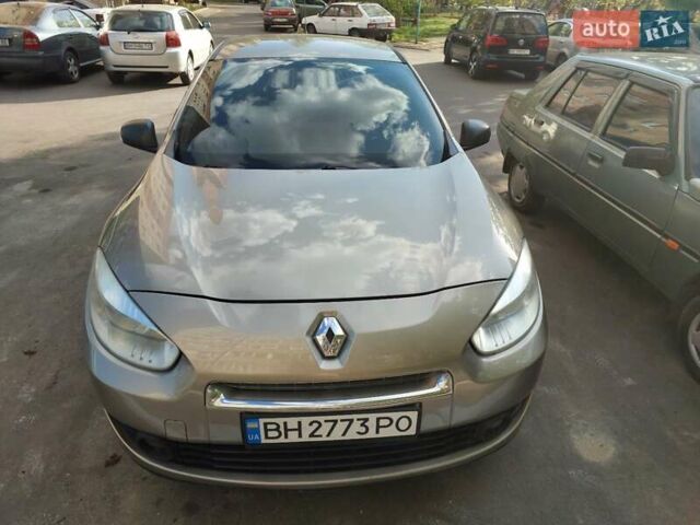Бежевый Рено Флюенс, объемом двигателя 1.6 л и пробегом 217 тыс. км за 6100 $, фото 1 на Automoto.ua