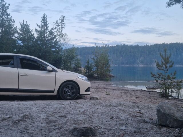 Бежевый Рено Флюенс, объемом двигателя 1.6 л и пробегом 220 тыс. км за 6700 $, фото 1 на Automoto.ua