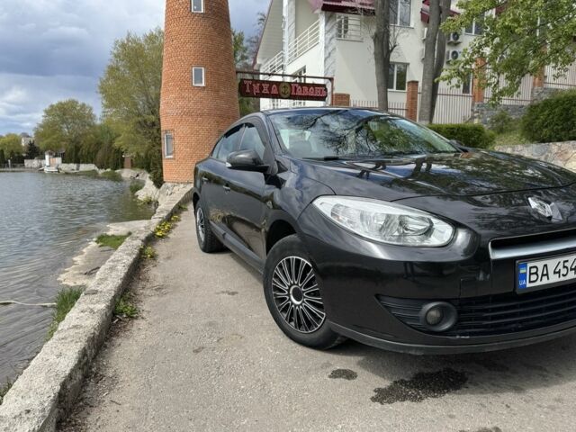 Черный Рено Флюенс, объемом двигателя 1.6 л и пробегом 267 тыс. км за 5700 $, фото 1 на Automoto.ua