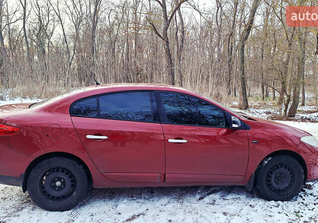 Красный Рено Флюенс, объемом двигателя 1.6 л и пробегом 215 тыс. км за 5900 $, фото 1 на Automoto.ua