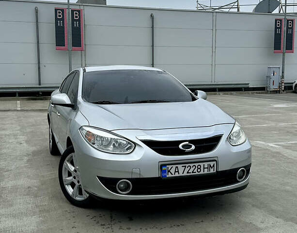 Сірий Рено Флюенс, об'ємом двигуна 1.6 л та пробігом 259 тис. км за 4500 $, фото 1 на Automoto.ua