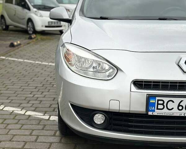 Серый Рено Флюенс, объемом двигателя 1.46 л и пробегом 195 тыс. км за 5400 $, фото 1 на Automoto.ua