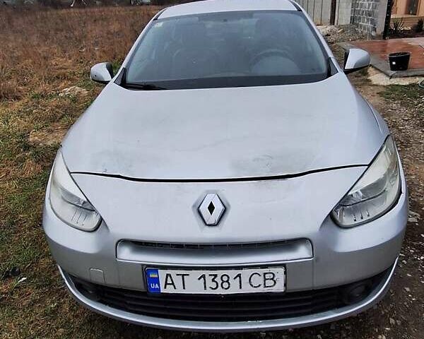 Серый Рено Флюенс, объемом двигателя 1.6 л и пробегом 300 тыс. км за 5800 $, фото 1 на Automoto.ua