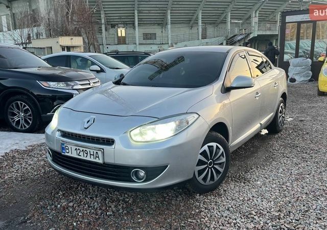 Серый Рено Флюенс, объемом двигателя 1.5 л и пробегом 255 тыс. км за 5850 $, фото 1 на Automoto.ua