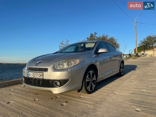 Сірий Рено Флюенс, об'ємом двигуна 2 л та пробігом 325 тис. км за 5100 $, фото 1 на Automoto.ua