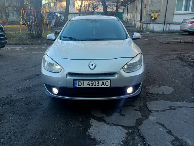 Серый Рено Флюенс, объемом двигателя 1.5 л и пробегом 400 тыс. км за 4600 $, фото 1 на Automoto.ua