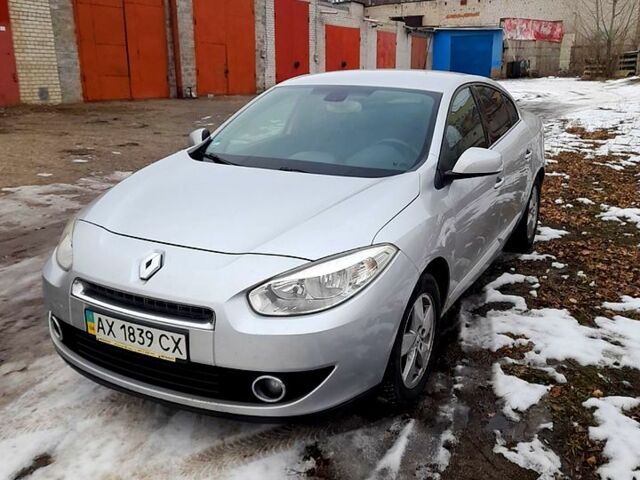 Сірий Рено Флюенс, об'ємом двигуна 2 л та пробігом 194 тис. км за 7500 $, фото 1 на Automoto.ua