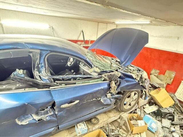 Синий Рено Флюенс, объемом двигателя 2 л и пробегом 362 тыс. км за 2000 $, фото 1 на Automoto.ua