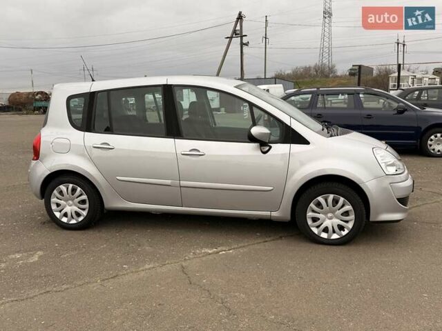 Сірий Рено Grand Modus, об'ємом двигуна 1.6 л та пробігом 196 тис. км за 6900 $, фото 1 на Automoto.ua