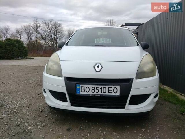 Белый Рено Гранд Сценик, объемом двигателя 1.46 л и пробегом 172 тыс. км за 6156 $, фото 1 на Automoto.ua