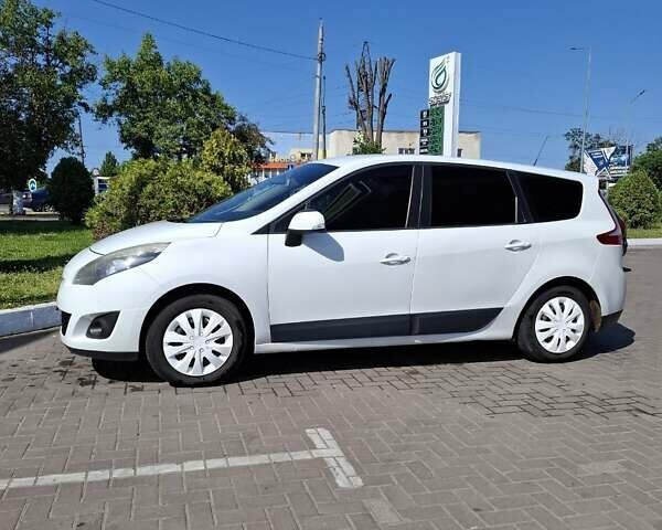 Белый Рено Гранд Сценик, объемом двигателя 1.46 л и пробегом 240 тыс. км за 6500 $, фото 1 на Automoto.ua