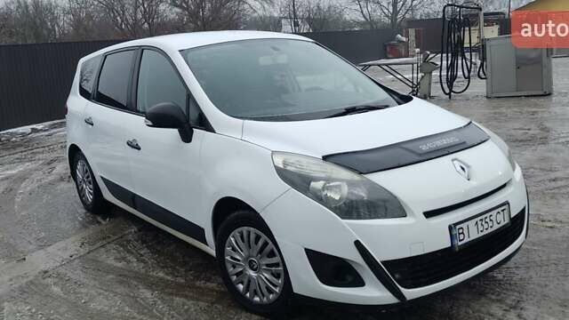 Белый Рено Гранд Сценик, объемом двигателя 1.46 л и пробегом 300 тыс. км за 5900 $, фото 1 на Automoto.ua