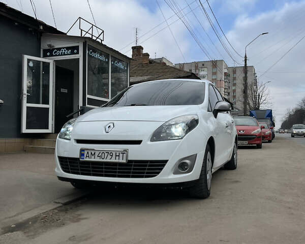 Белый Рено Гранд Сценик, объемом двигателя 1.6 л и пробегом 135 тыс. км за 7999 $, фото 1 на Automoto.ua