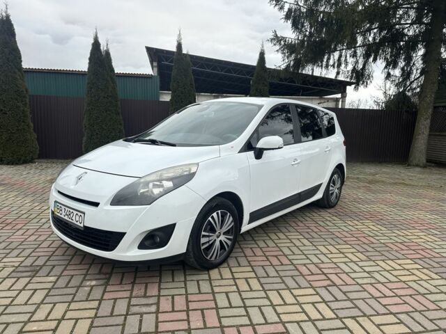 Белый Рено Гранд Сценик, объемом двигателя 1.5 л и пробегом 243 тыс. км за 6700 $, фото 1 на Automoto.ua