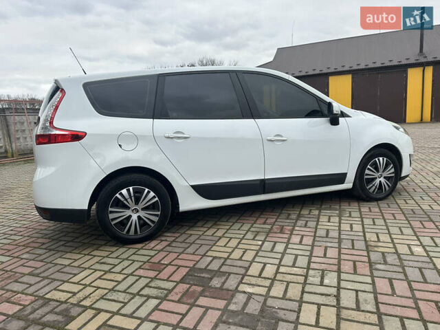 Белый Рено Гранд Сценик, объемом двигателя 1.5 л и пробегом 243 тыс. км за 6700 $, фото 1 на Automoto.ua