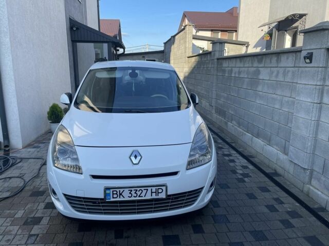 Белый Рено Гранд Сценик, объемом двигателя 1.9 л и пробегом 300 тыс. км за 7000 $, фото 1 на Automoto.ua