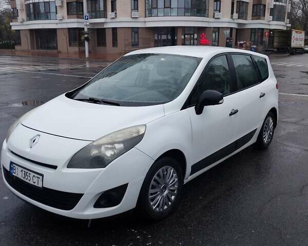 Білий Рено Гранд Сценік, об'ємом двигуна 1.5 л та пробігом 371 тис. км за 5900 $, фото 1 на Automoto.ua