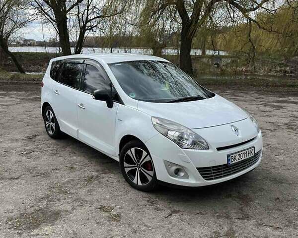 Белый Рено Гранд Сценик, объемом двигателя 1.5 л и пробегом 298 тыс. км за 7100 $, фото 1 на Automoto.ua