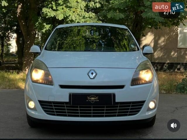 Білий Рено Гранд Сценік, об'ємом двигуна 1.5 л та пробігом 305 тис. км за 6200 $, фото 1 на Automoto.ua