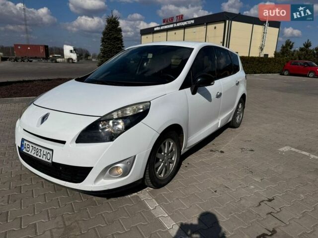 Білий Рено Гранд Сценік, об'ємом двигуна 1.6 л та пробігом 241 тис. км за 5999 $, фото 1 на Automoto.ua