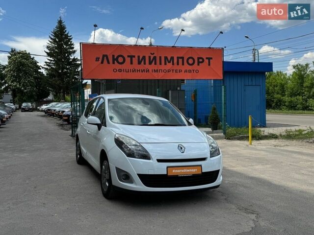 Білий Рено Гранд Сценік, об'ємом двигуна 1.5 л та пробігом 240 тис. км за 8800 $, фото 1 на Automoto.ua