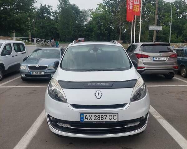 Белый Рено Гранд Сценик, объемом двигателя 1.6 л и пробегом 255 тыс. км за 9998 $, фото 1 на Automoto.ua