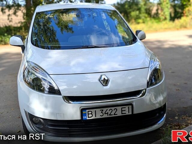 Белый Рено Гранд Сценик, объемом двигателя 1.5 л и пробегом 0 тыс. км за 7700 $, фото 1 на Automoto.ua